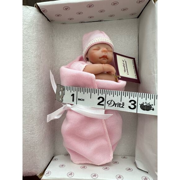 Ashton Drake 'Handful of Contentment' "Heavenly Handfuls" Mini Collection Doll - Picture 6 of 7